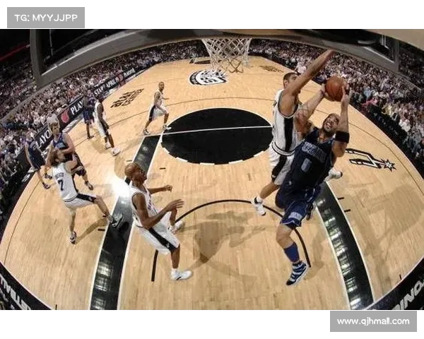 马刺队展现强劲的进攻火力 马刺队展现强劲的进攻火力